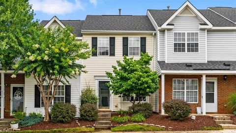 Townhouse For Sale - 4318 Carlys Way<br/> Guilford County, Greensboro, NC 27410