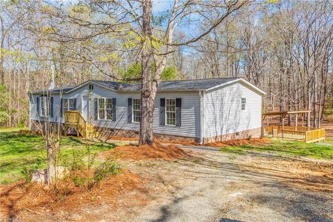 Mobile Home For Sale - 9274 Us Highway 64<br/> Randolph County, Trinity, NC 27370