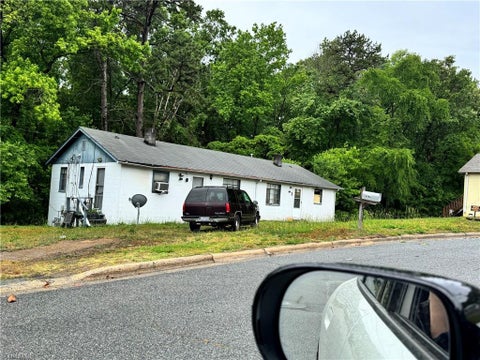 Multifamily For Sale - 819 Douglas Drive<br/> Thomasville, NC 27360