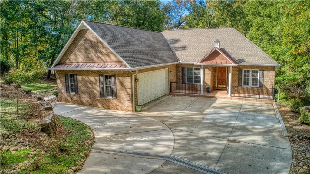 Photo of 906 Rocky Cove Lane, Denton, NC 27239 (MLS # 1199056)