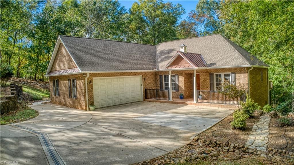 Photo of 906 Rocky Cove Lane, Denton, NC 27239 (MLS # 1199056)