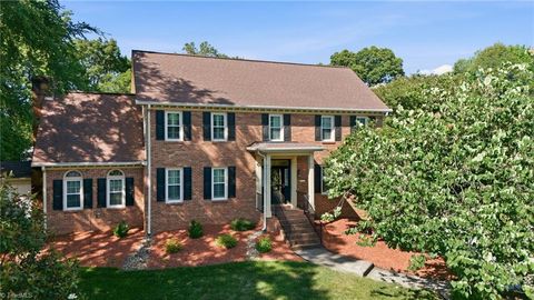 Homes For Sale - 8001 Kilcash Court<br/> Clemmons, NC 27012