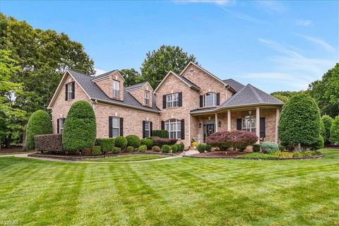 Homes For Sale - 6087 Grinsted Court<br/> Greensboro, NC 27455