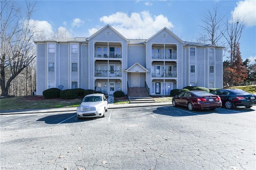 Photo of 700 Glendale Drive #D, Greensboro, NC 27406 (MLS # 1205138)