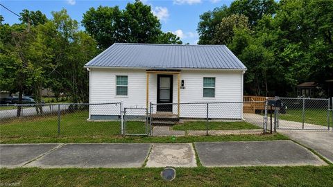 Homes For Rent - 1401 Oak Street<br/> Greensboro, NC 27403
