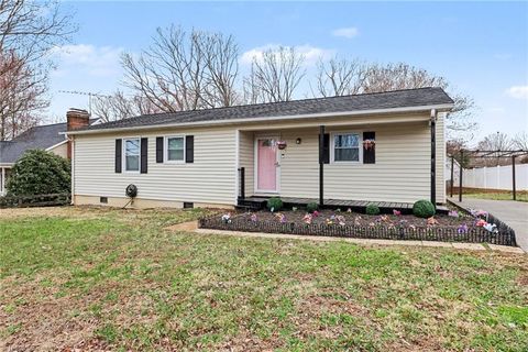 Homes For Sale - 1018 Sequoia Drive<br/> Forsyth County, Lewisville, NC 27023