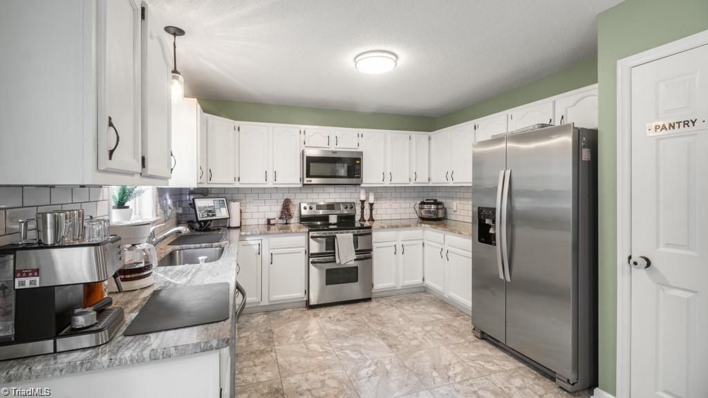 Photo of 970 Winterside Lane, Winston-Salem, NC 27107 (MLS # 1208077)