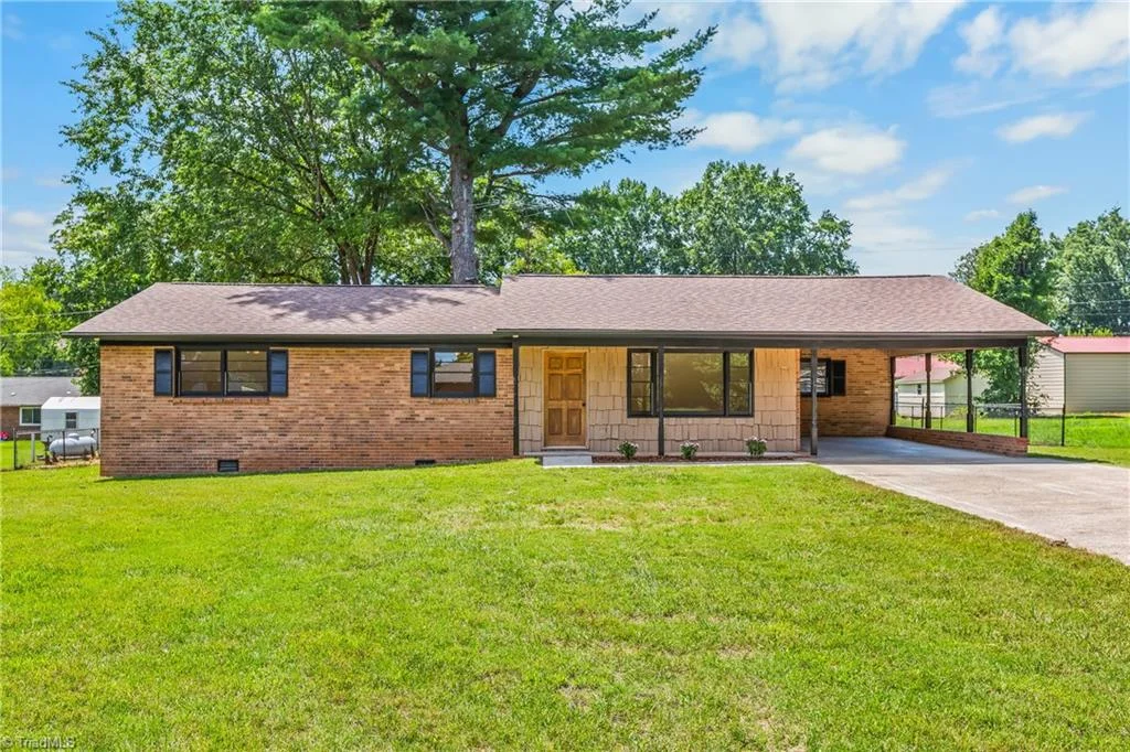 117 Hinshaw Avenue, Yadkinville, NC, 27055