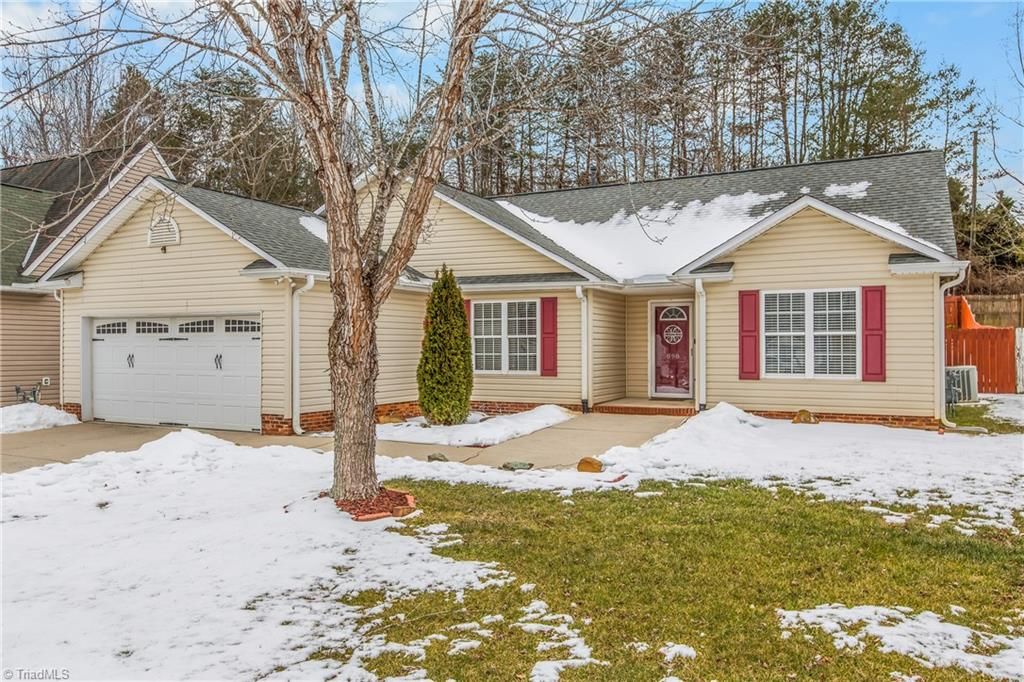 Photo of 898 Winterside Lane, Winston-Salem, NC 27107 (MLS # 1208747)