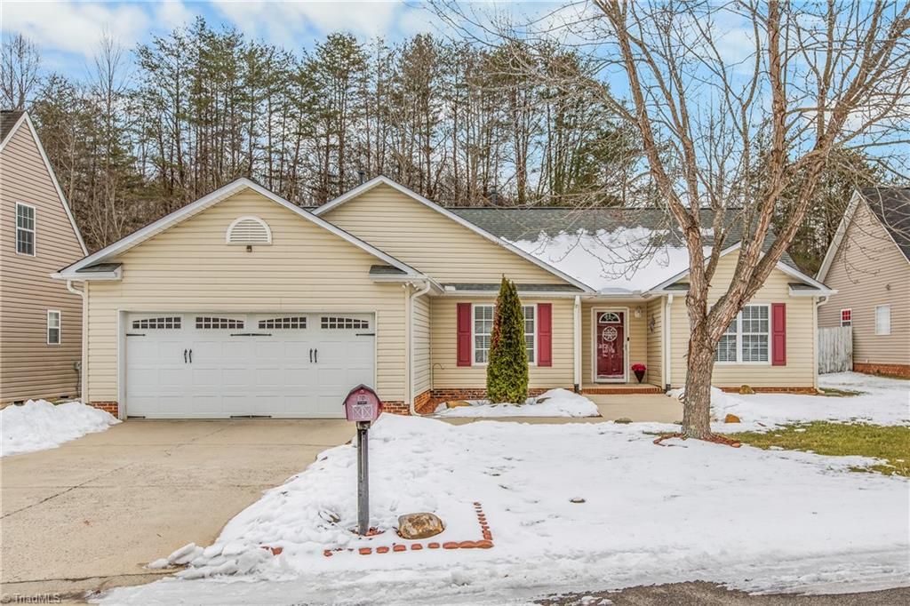 Photo of 898 Winterside Lane, Winston-Salem, NC 27107 (MLS # 1208747)