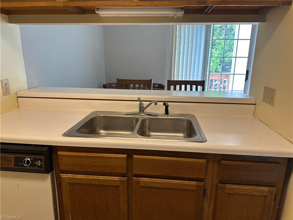 4020 Whirlaway Court #L, Clemmons, North Carolina image 2