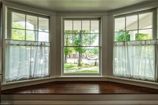 226 W Main Street, photo 5 of 22