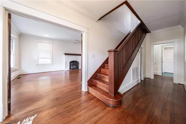 226 W Main Street, photo 3 of 22