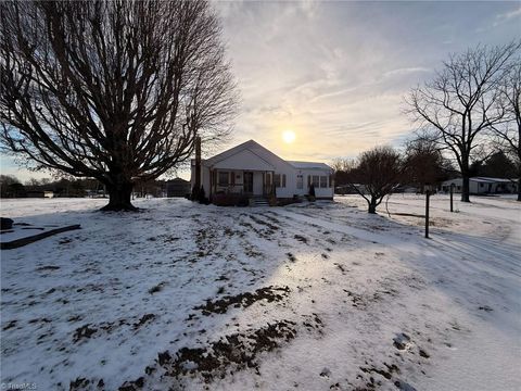 Apartment For Sale - 6600 Windsor Road<br/> Yadkin County, Hamptonville, NC 27020