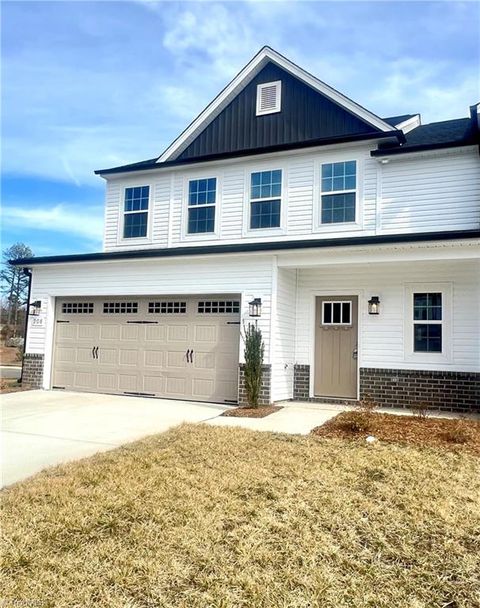 Townhouse For Sale - 208 Oakdale Forest Court<br/> Jamestown, NC 27282
