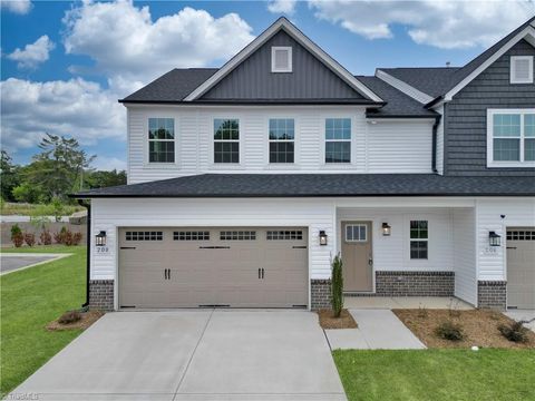 Townhouse For Sale - 208 Oakdale Forest Court #LOT 5<br/> Jamestown, NC 27282