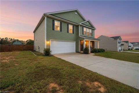 Photo of 417 Daniel Drive, Lexington, NC 27295 (MLS # 1198707)