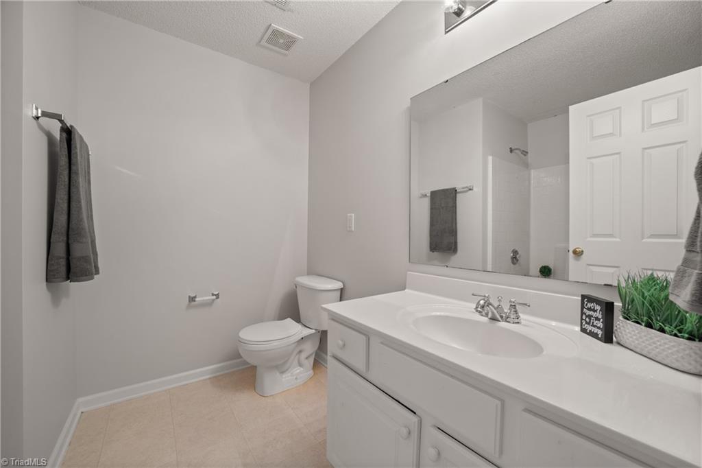 High Point, North Carolina 27265, United States, 3 Bedrooms Bedrooms, ,3 BathroomsBathrooms,Residential,Pending,204431