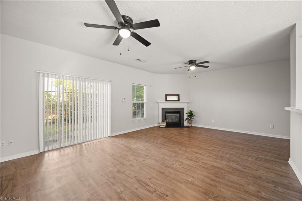 High Point, North Carolina 27265, United States, 3 Bedrooms Bedrooms, ,3 BathroomsBathrooms,Residential,Pending,204431