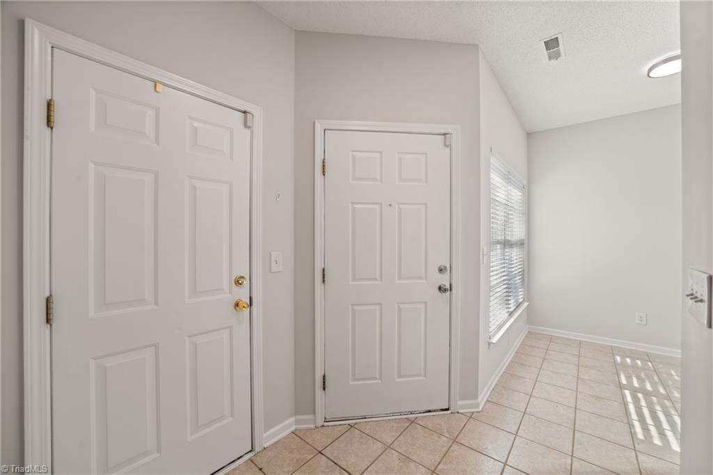 High Point, North Carolina 27265, United States, 3 Bedrooms Bedrooms, ,3 BathroomsBathrooms,Residential,Pending,204431