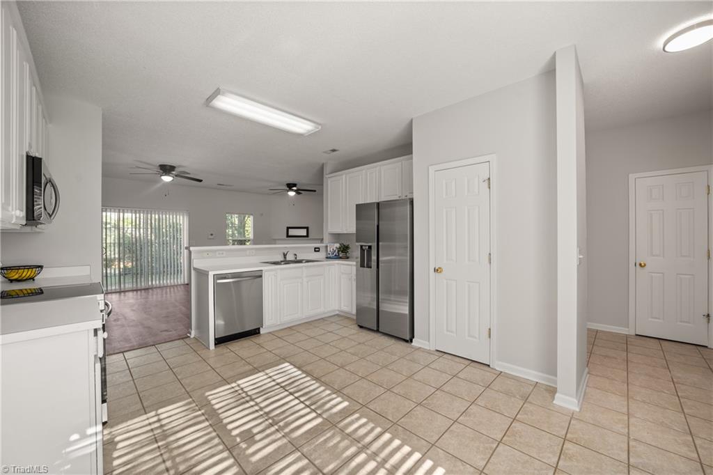 High Point, North Carolina 27265, United States, 3 Bedrooms Bedrooms, ,3 BathroomsBathrooms,Residential,Pending,204431