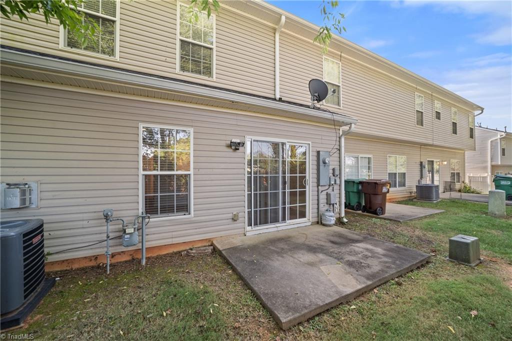 High Point, North Carolina 27265, United States, 3 Bedrooms Bedrooms, ,3 BathroomsBathrooms,Residential,Pending,204431