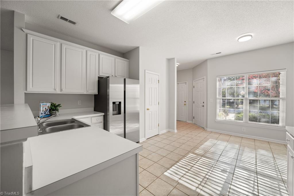 High Point, North Carolina 27265, United States, 3 Bedrooms Bedrooms, ,3 BathroomsBathrooms,Residential,Pending,204431