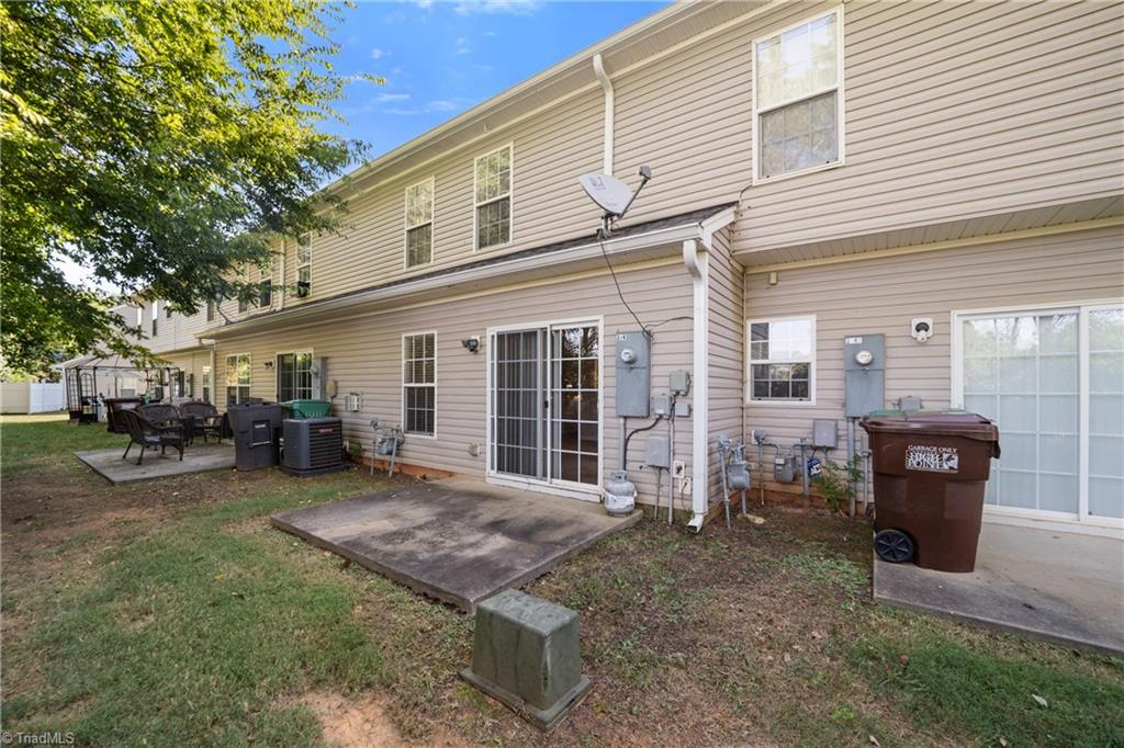 High Point, North Carolina 27265, United States, 3 Bedrooms Bedrooms, ,3 BathroomsBathrooms,Residential,Pending,204431