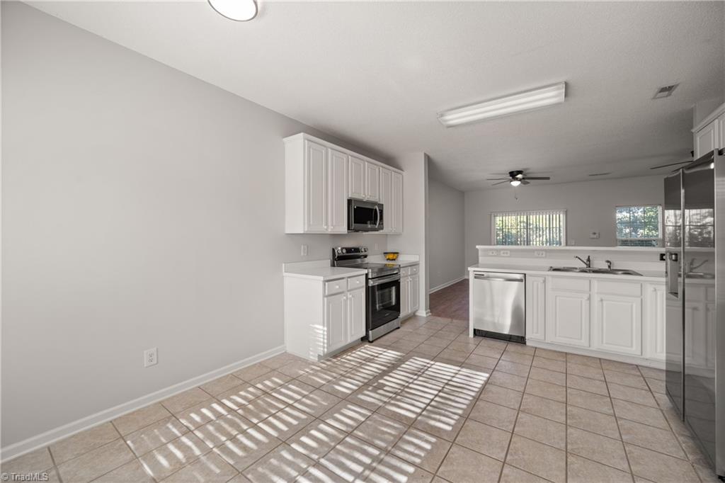 High Point, North Carolina 27265, United States, 3 Bedrooms Bedrooms, ,3 BathroomsBathrooms,Residential,Pending,204431