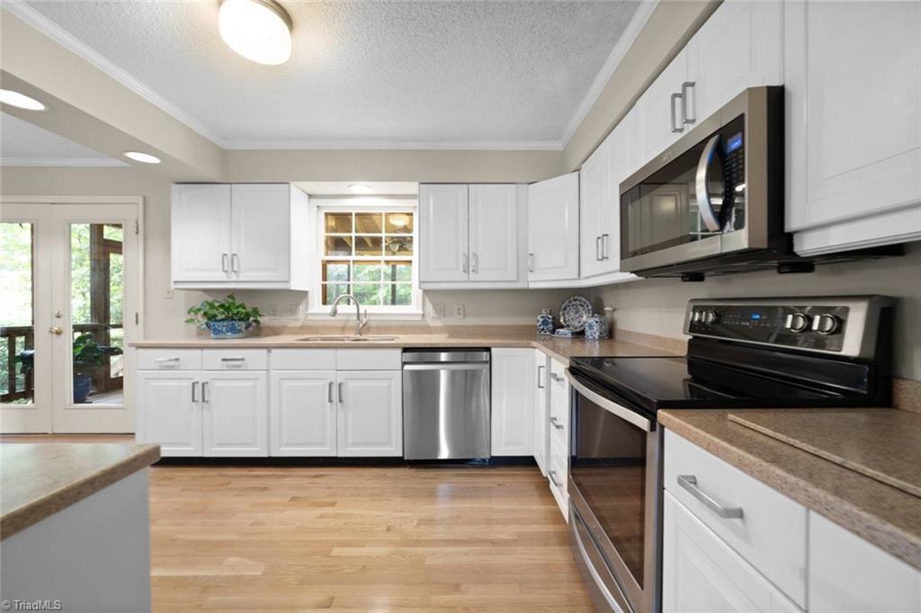 Winston-Salem, North Carolina 27106, United States, 4 Bedrooms Bedrooms, ,3 BathroomsBathrooms,Residential,Pending,122046