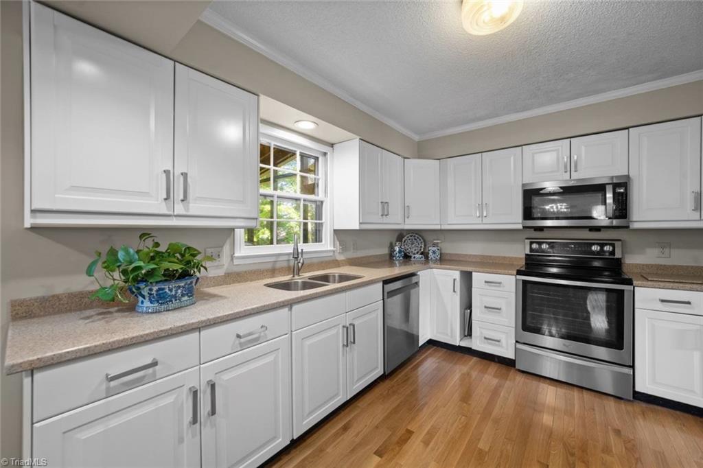 Winston-Salem, North Carolina 27106, United States, 4 Bedrooms Bedrooms, ,3 BathroomsBathrooms,Residential,Pending,122046