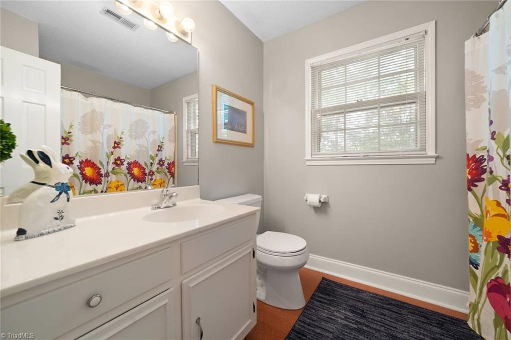 Winston-Salem, North Carolina 27106, United States, 4 Bedrooms Bedrooms, ,3 BathroomsBathrooms,Residential,Pending,122046