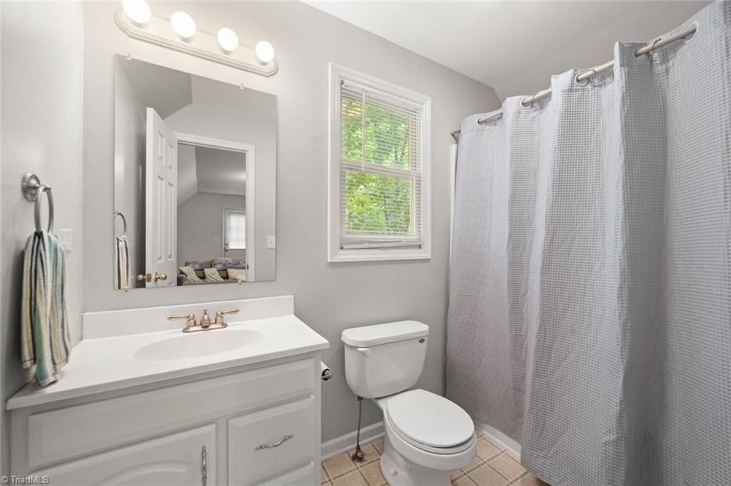 Winston-Salem, North Carolina 27106, United States, 4 Bedrooms Bedrooms, ,3 BathroomsBathrooms,Residential,Pending,122046