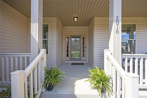 Homes For Sale - 2016 Aramanche Drive<br/> Burlington, NC 27215