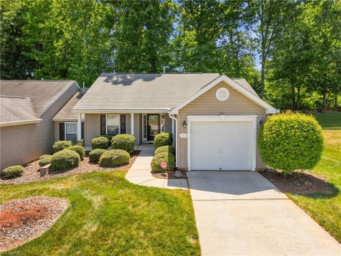 Homes For Sale - 2912 Desmond Woods Drive<br/> Greensboro, NC 27405