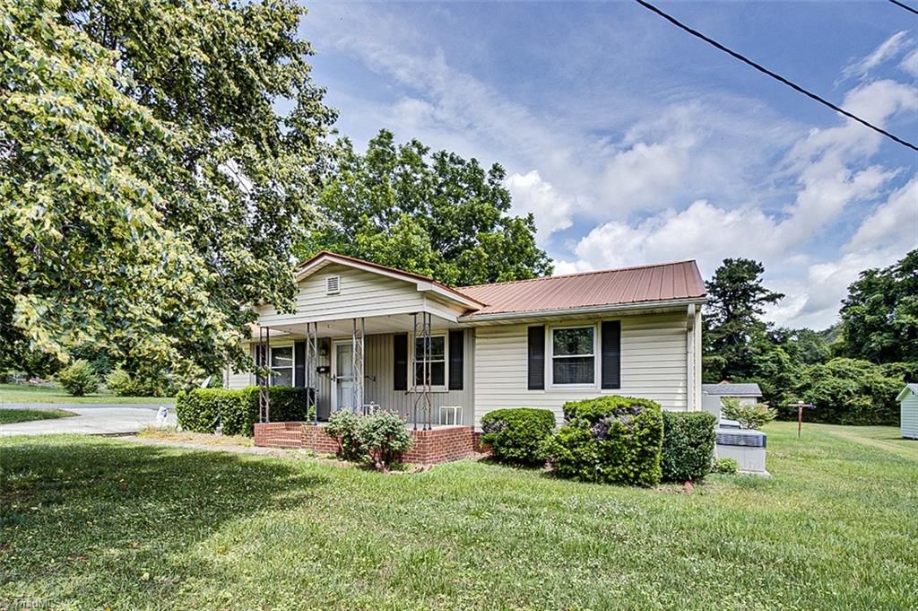 Photo of 507 E Presnell Street, Asheboro, NC 27203 (MLS # 1222312)