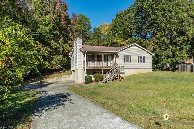 5573 Marty Lane, photo 4 of 45