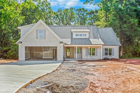 Homes For Sale - 110 N Madera Drive<br/> Mocksville, NC 27028