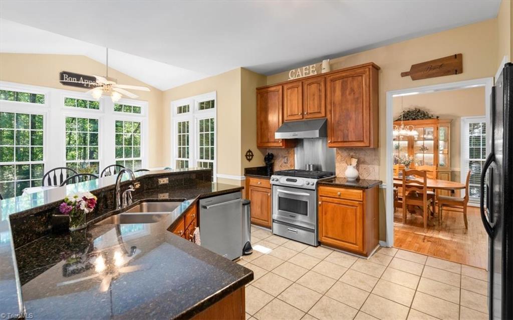 5294 Beechmont Drive, Greensboro, North Carolina image 12