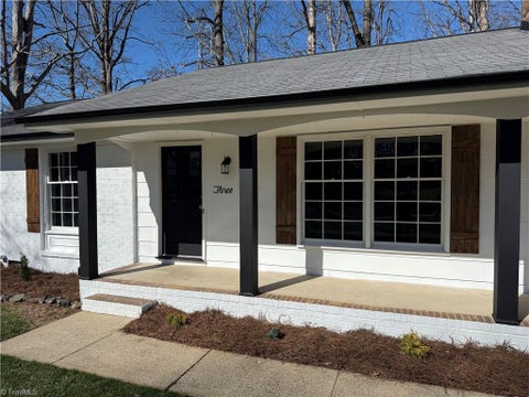 Homes For Sale - 3 Woodclub Court<br/> Greensboro, NC 27406