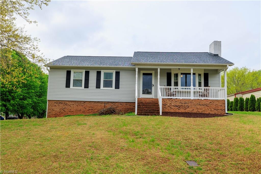 6102 Hunters Ridge Drive, Lexington, North Carolina image 1