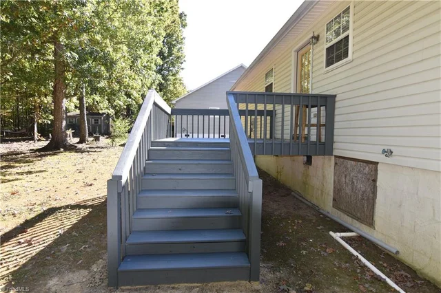 394 Meadow Lark Lane, photo 4 of 17