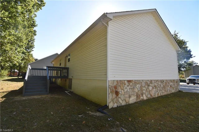 394 Meadow Lark Lane, photo 3 of 17