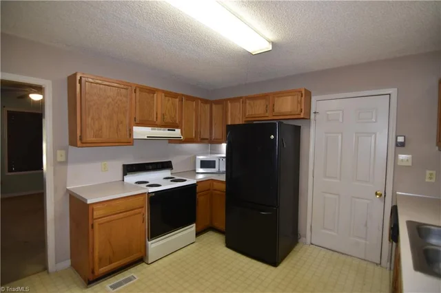 394 Meadow Lark Lane, photo 5 of 17