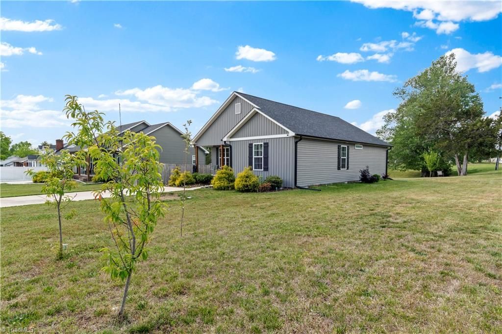 Photo of 100 Hillside Drive, Thomasville, NC 27360 (MLS # 1218691)
