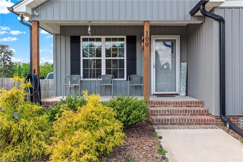 Photo of 100 Hillside Drive, Thomasville, NC 27360 (MLS # 1218691)