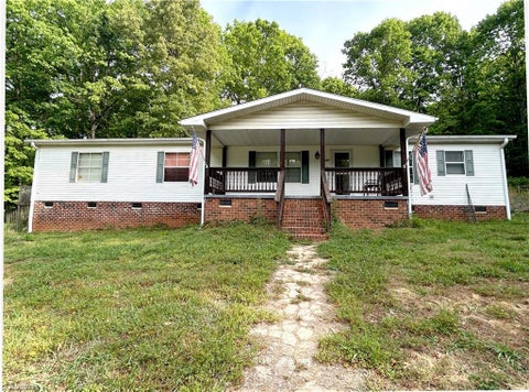 Homes For Sale - 143 Sunchaser Trail<br/> Mocksville, NC 27028