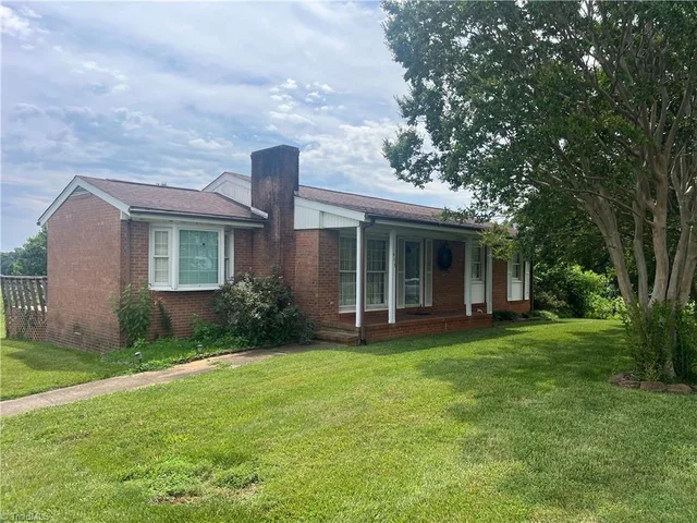 455 Cave Road, photo 2 of 32