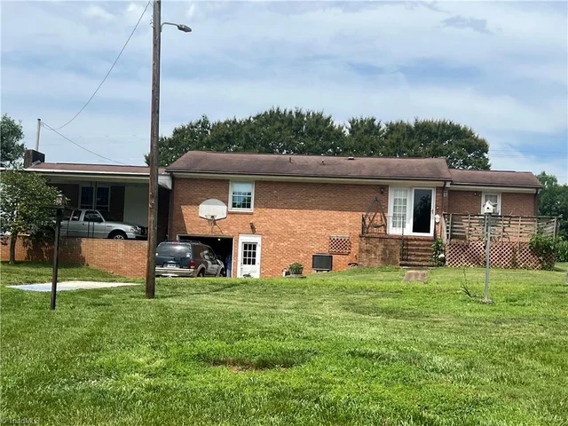 455 Cave Road, photo 5 of 32