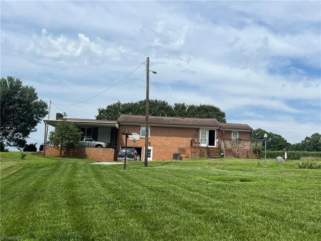 455 Cave Road, photo 3 of 32